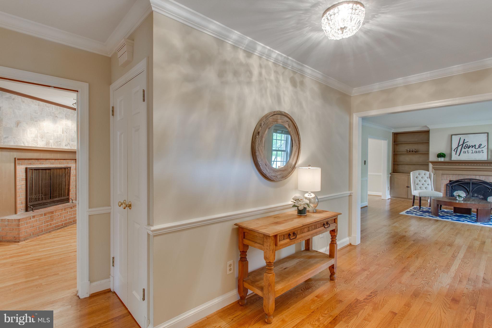 1004 Vassar Road Alexandria, VA 22314 - Photo 3 of 29 Foyer