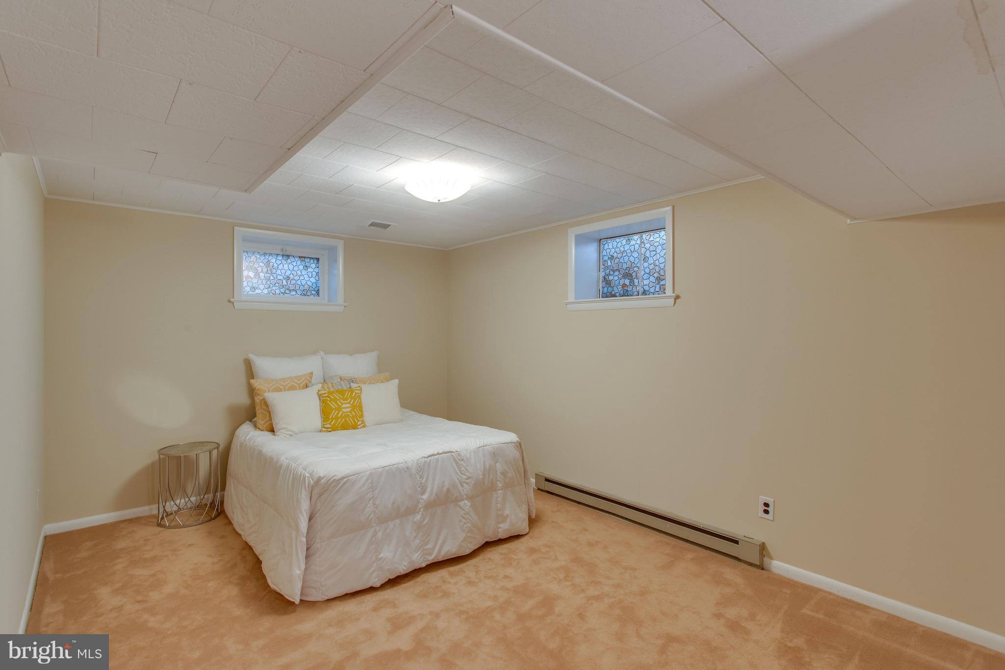 1004 Vassar Road Alexandria, VA 22314 - Photo 21 of 29 Lower Level Guest Room