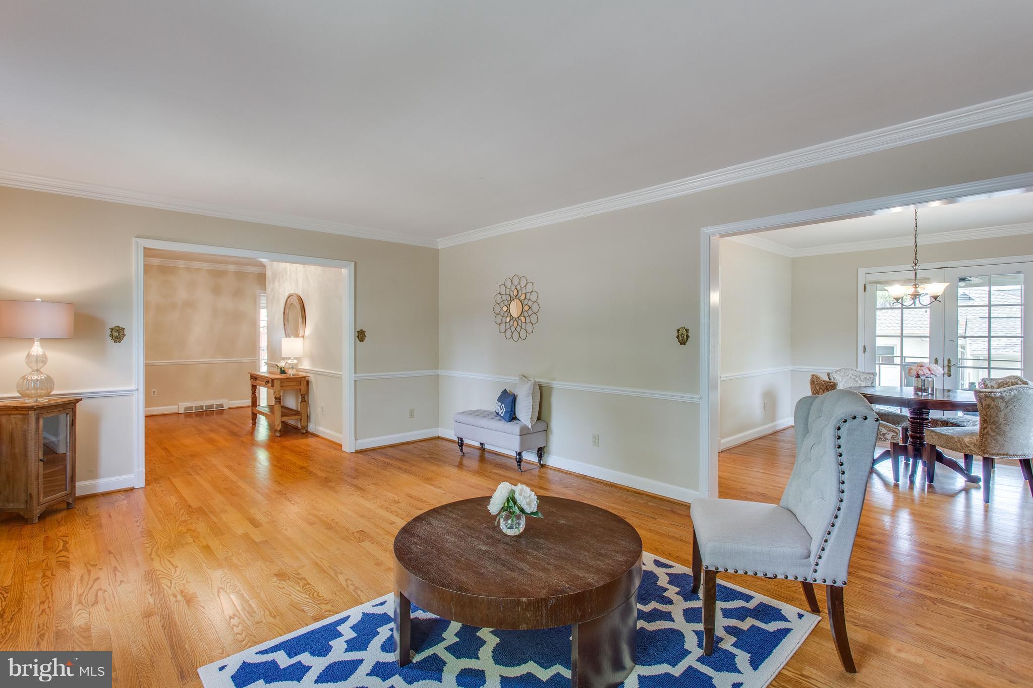 1004 Vassar Road Alexandria, VA 22314 - Photo 6 of 29 Living Room