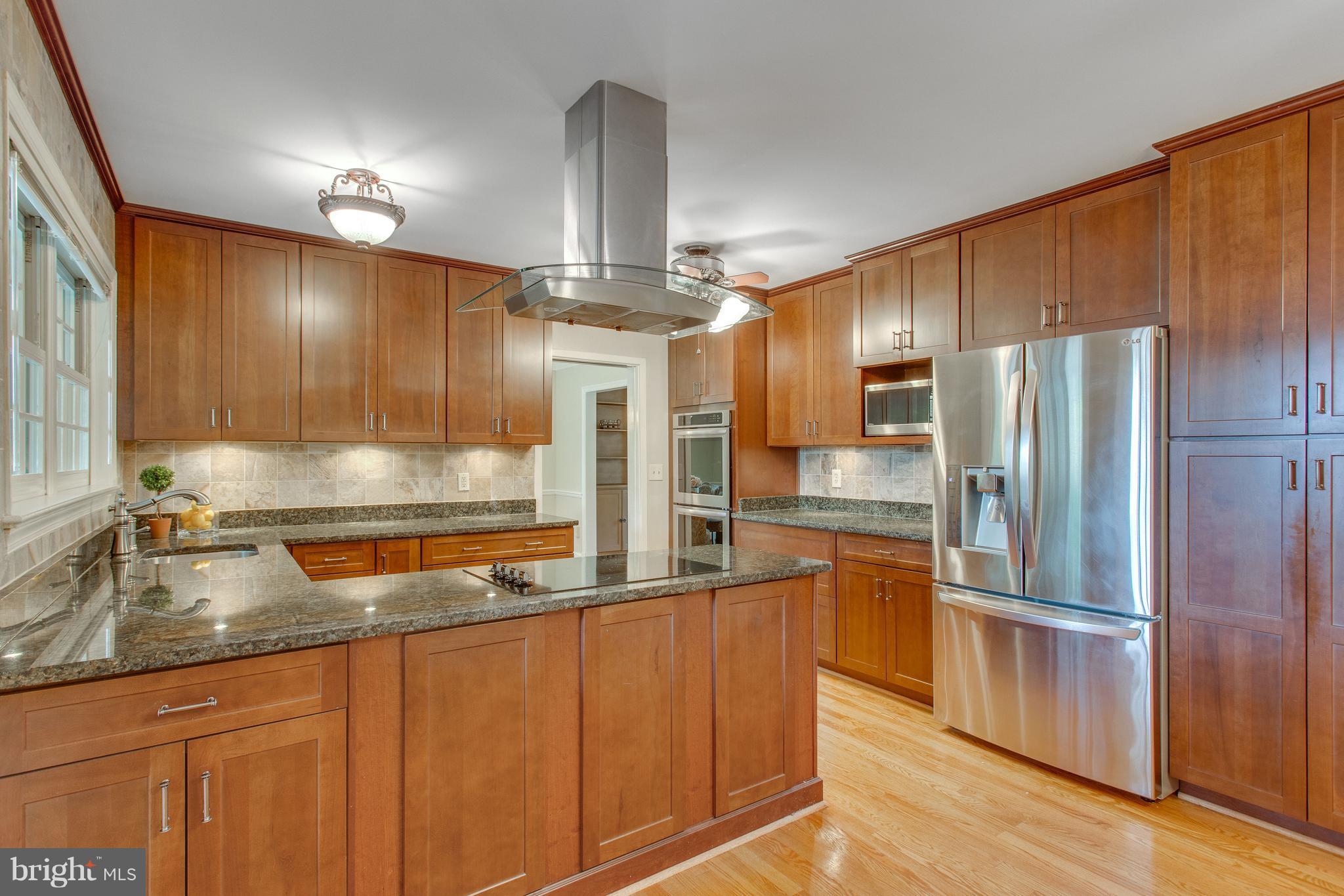 1004 Vassar Road Alexandria, VA 22314 - Photo 10 of 29 Kitchen
