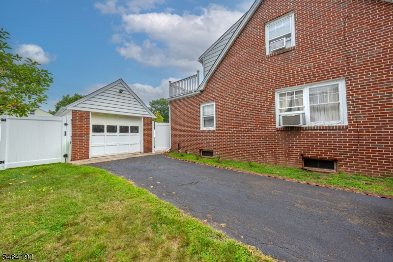668 Greenbrook Road North Plainfield, NJ 07063 - Photo 24 of 26 Gallery Image 24