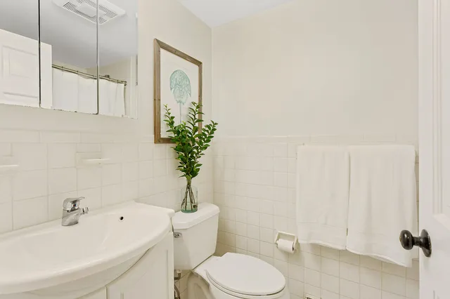 $3,200 | 25 Embassy Lane, Yarmouth Port, MA 02675