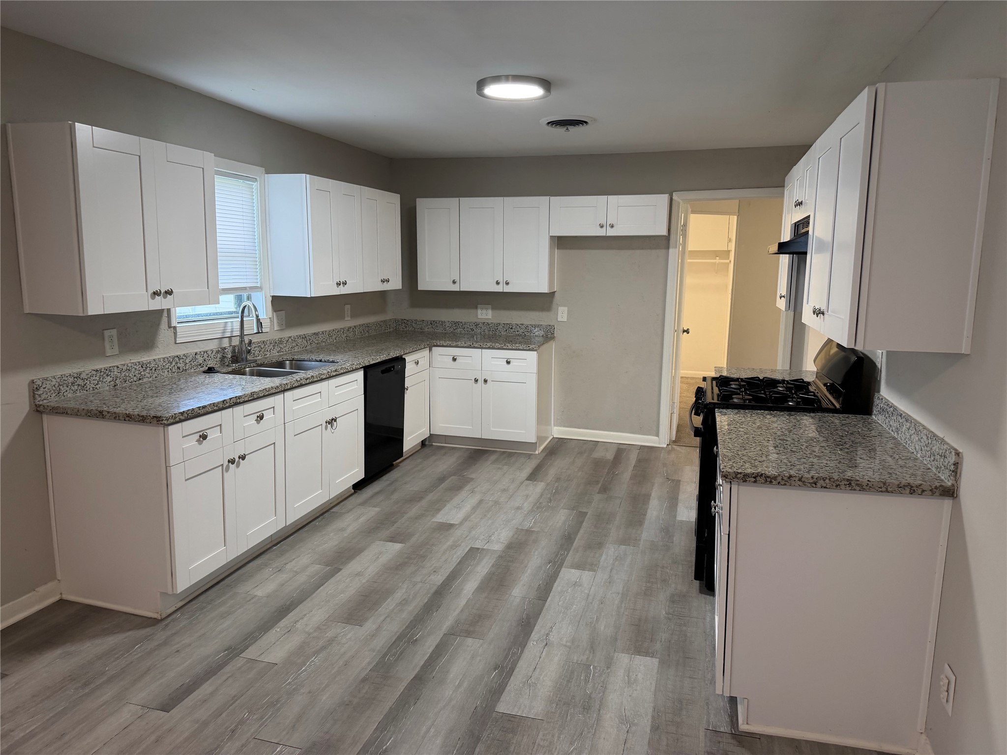 819 West Kyle Road Clute, TX 77531 - Photo 11 of 25