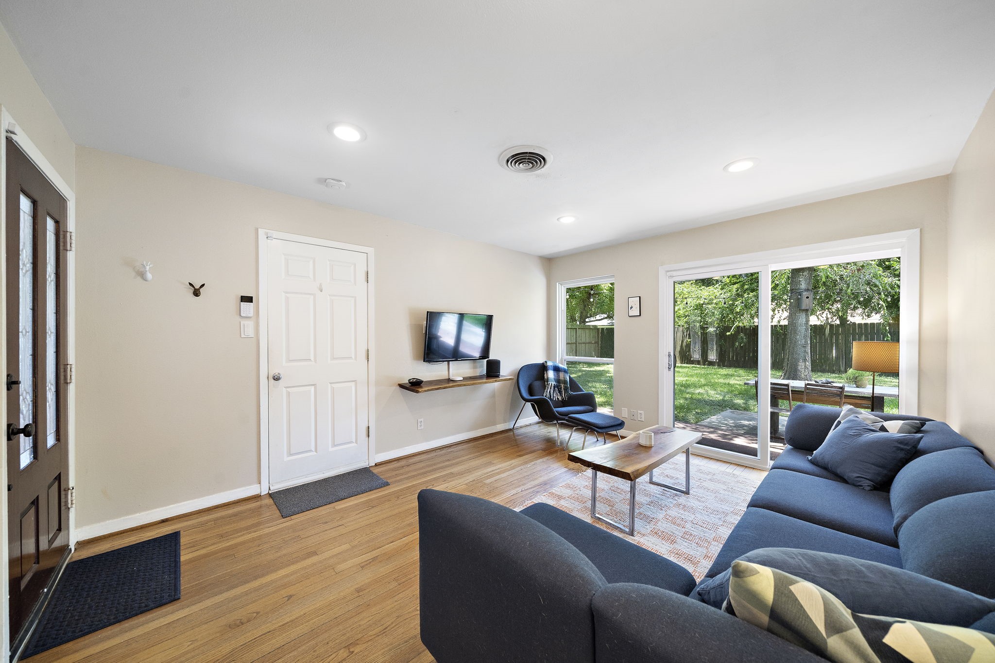 4306 Warm Springs Road Houston, TX 77035 - Photo 6 of 36