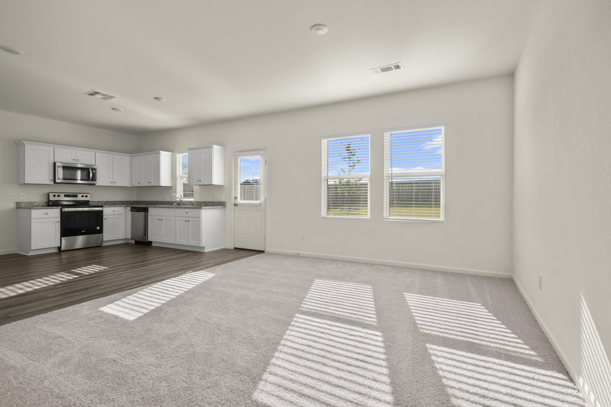 688 Amesbury Road Montgomery, TX 77316 - Photo 8 of 19