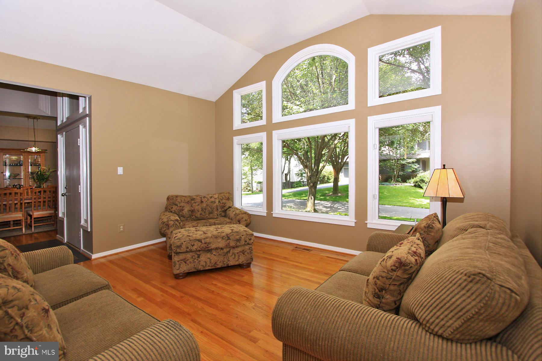 11325 Woodbrook Lane Reston, VA 20194 - Photo 6 of 30 Living Room