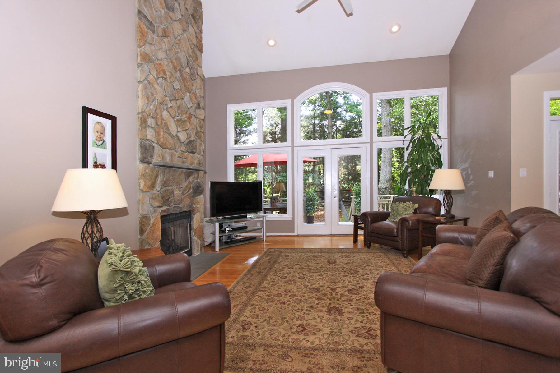 11325 Woodbrook Lane Reston, VA 20194 - Photo 8 of 30 Family Room