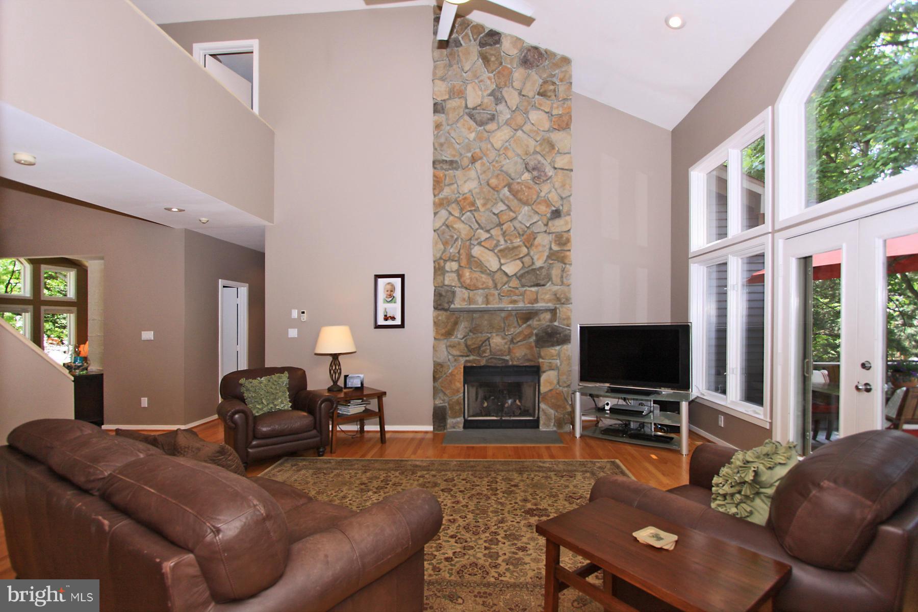 11325 Woodbrook Lane Reston, VA 20194 - Photo 9 of 30 Family Room