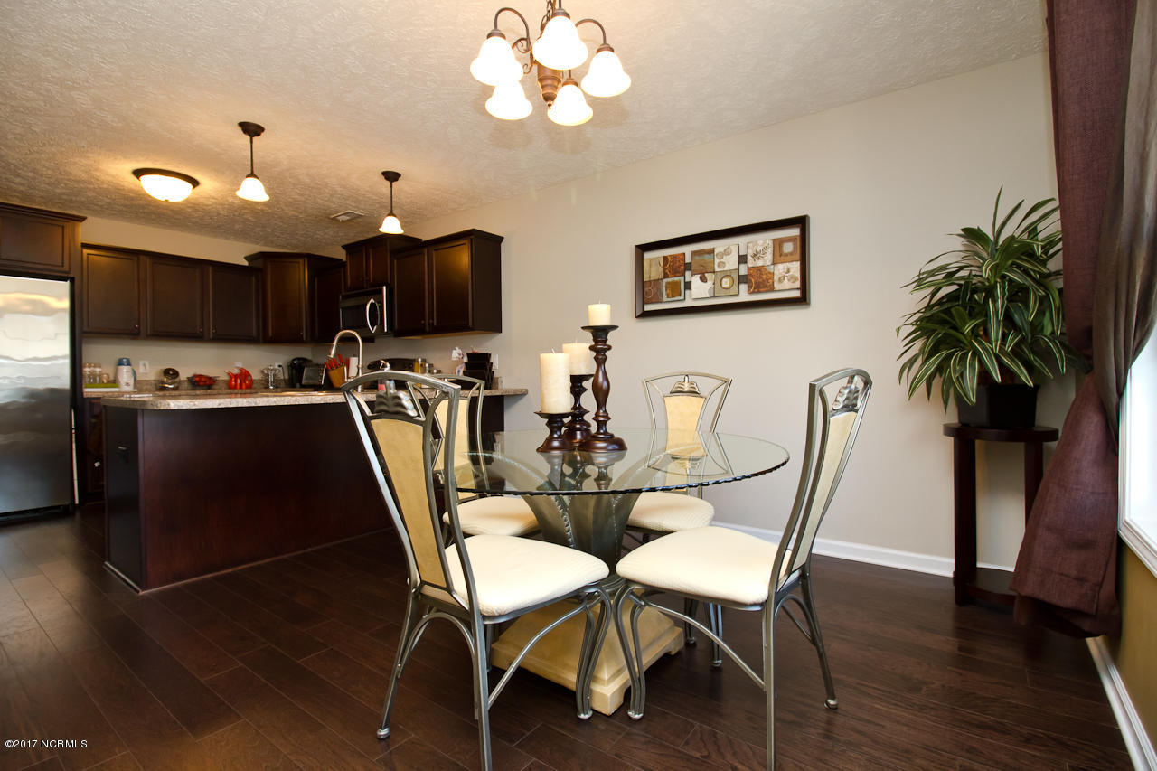 246 Merin Height Road Jacksonville, NC 28546 - Photo 12 of 37 Dining/Kitchen