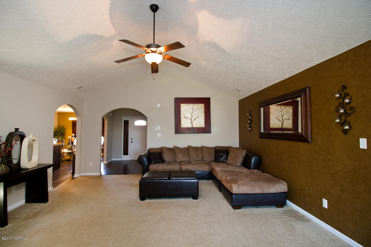 246 Merin Height Road Jacksonville, NC 28546 - Photo 18 of 37 Living Room