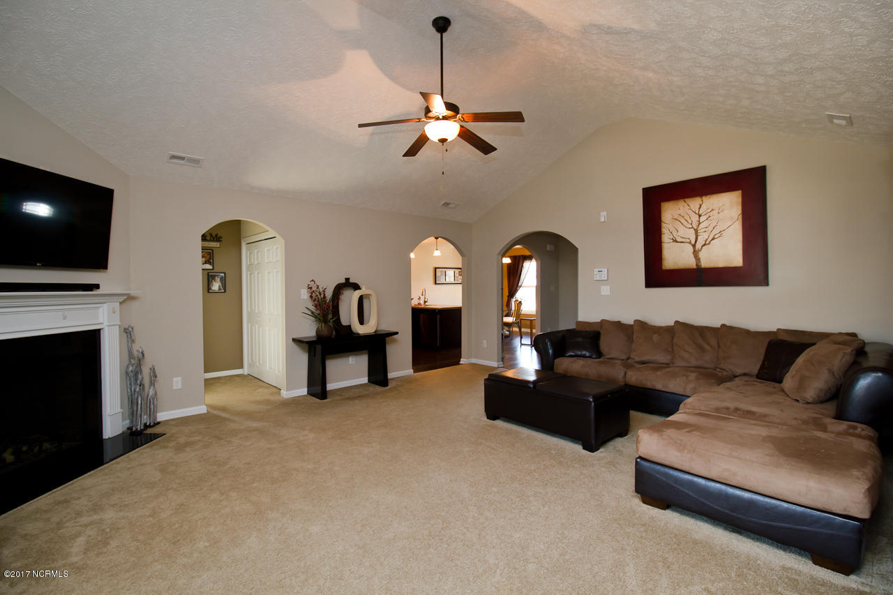 246 Merin Height Road Jacksonville, NC 28546 - Photo 19 of 37 Living Room