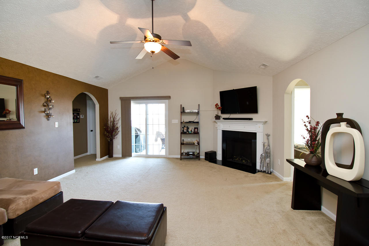 246 Merin Height Road Jacksonville, NC 28546 - Photo 20 of 37 Living Room