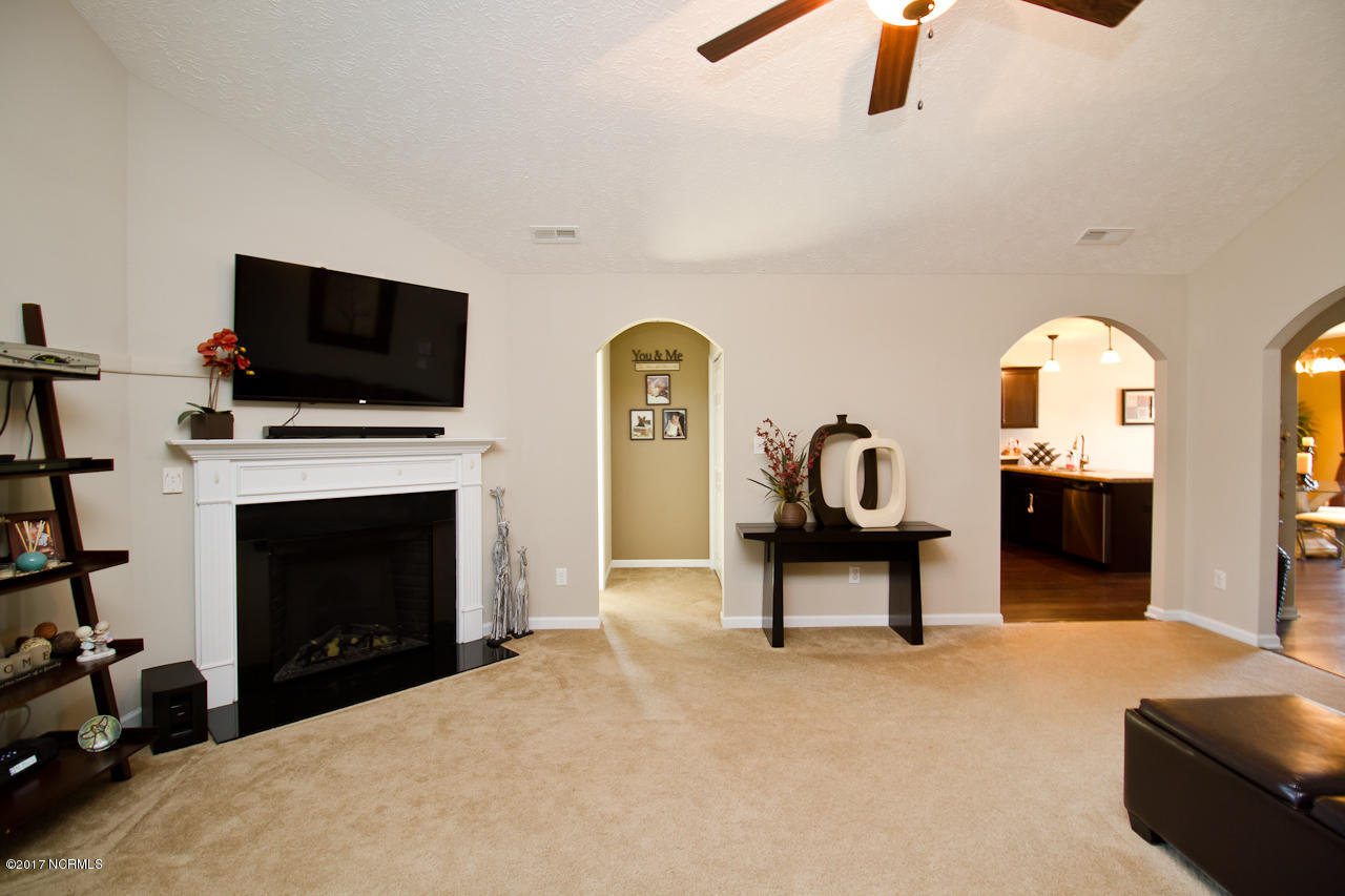 246 Merin Height Road Jacksonville, NC 28546 - Photo 21 of 37 Living Room