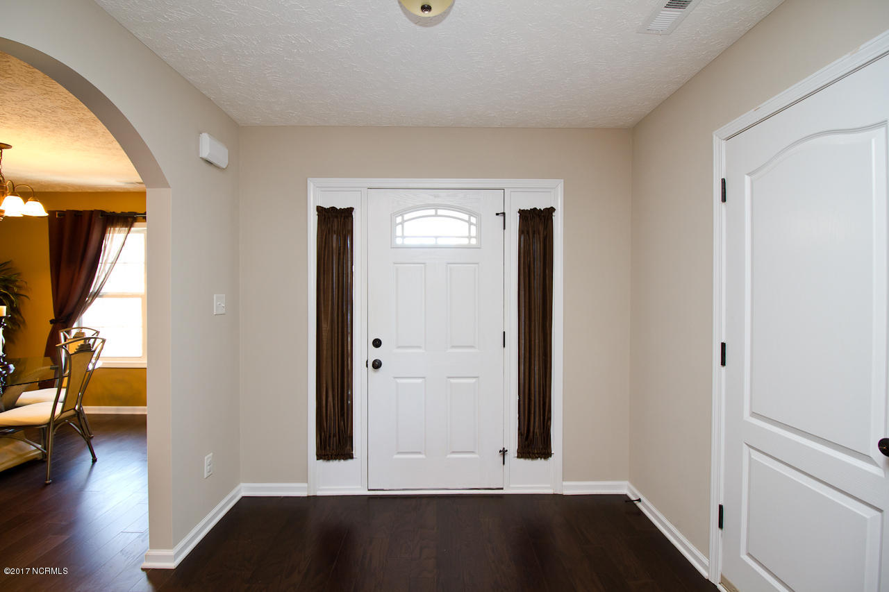246 Merin Height Road Jacksonville, NC 28546 - Photo 9 of 37 Foyer
