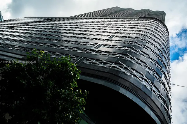 $5,000 | 1000 Brickell Plaza, Unit 1806, Miami, FL 33131