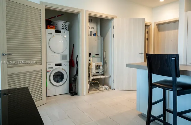 $5,000 | 1000 Brickell Plaza, Unit 1806, Miami, FL 33131