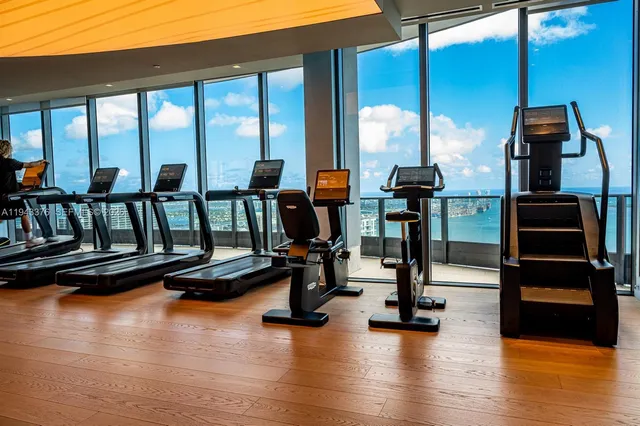 $5,000 | 1000 Brickell Plaza, Unit 1806, Miami, FL 33131