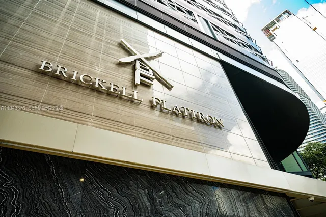 $5,000 | 1000 Brickell Plaza, Unit 1806, Miami, FL 33131