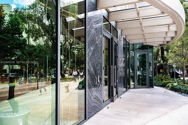 $5,000 | 1000 Brickell Plaza, Unit 1806, Miami, FL 33131