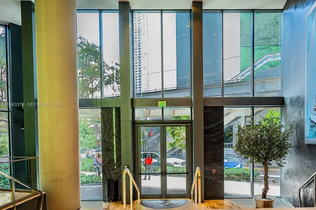 $5,000 | 1000 Brickell Plaza, Unit 1806, Miami, FL 33131