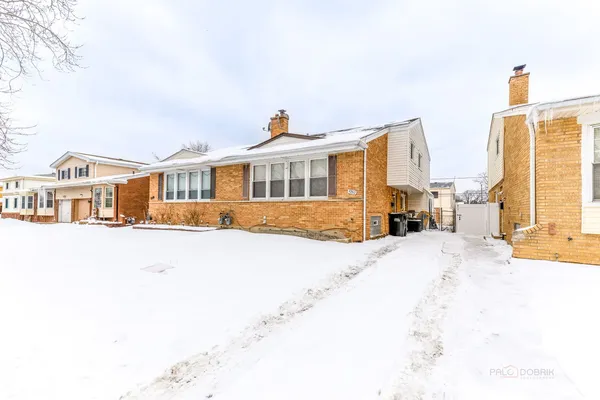 $2,800 | 9260 Dee Road, Des Plaines, IL 60016