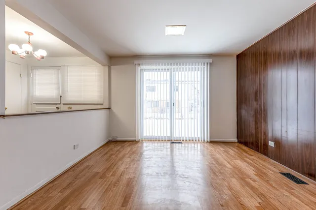 $2,999 | 9260 Dee Road, Des Plaines, IL 60016