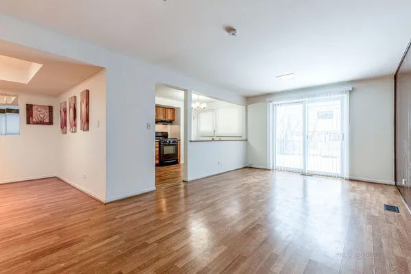 $2,800 | 9260 Dee Road, Des Plaines, IL 60016