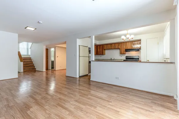 $2,800 | 9260 Dee Road, Des Plaines, IL 60016