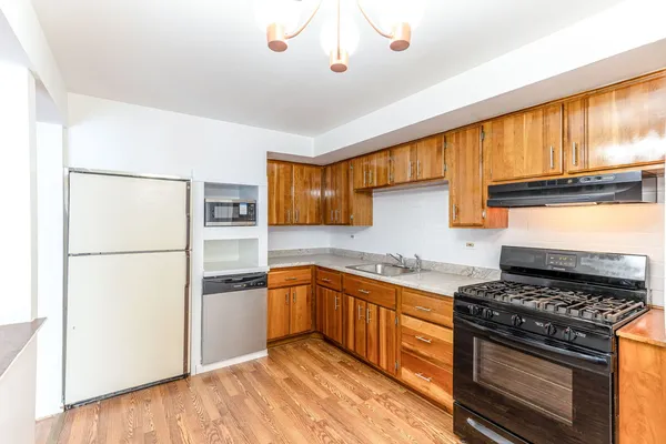 $2,800 | 9260 Dee Road, Des Plaines, IL 60016