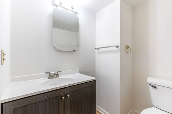 $2,800 | 9260 Dee Road, Des Plaines, IL 60016