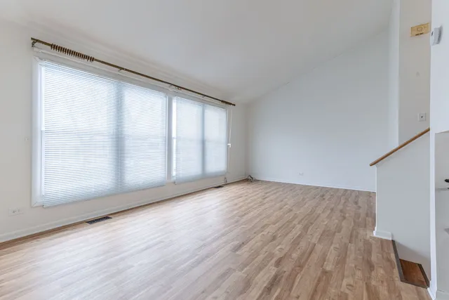 $2,999 | 9260 Dee Road, Des Plaines, IL 60016