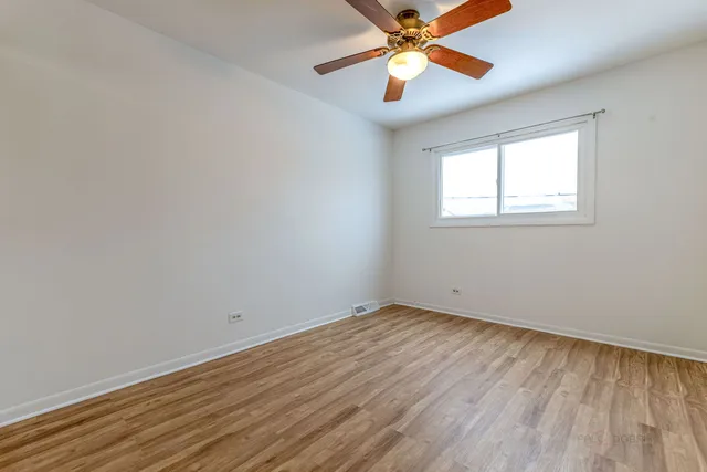 $2,999 | 9260 Dee Road, Des Plaines, IL 60016