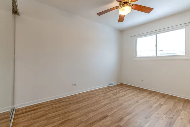 $2,999 | 9260 Dee Road, Des Plaines, IL 60016