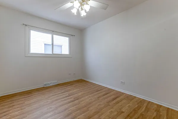 $2,800 | 9260 Dee Road, Des Plaines, IL 60016