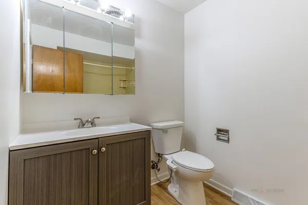 $2,800 | 9260 Dee Road, Des Plaines, IL 60016