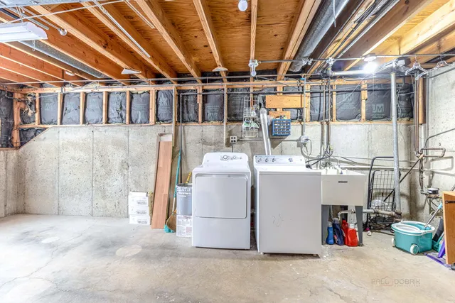 $2,999 | 9260 Dee Road, Des Plaines, IL 60016