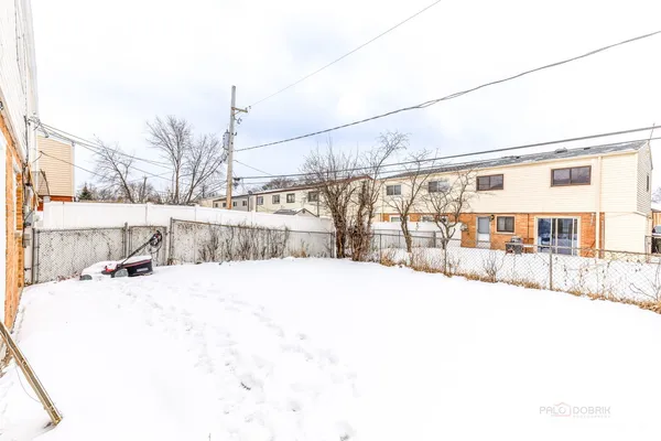 $2,800 | 9260 Dee Road, Des Plaines, IL 60016