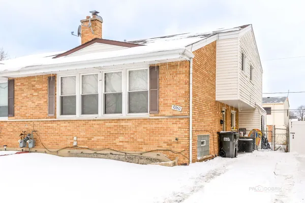$2,800 | 9260 Dee Road, Des Plaines, IL 60016