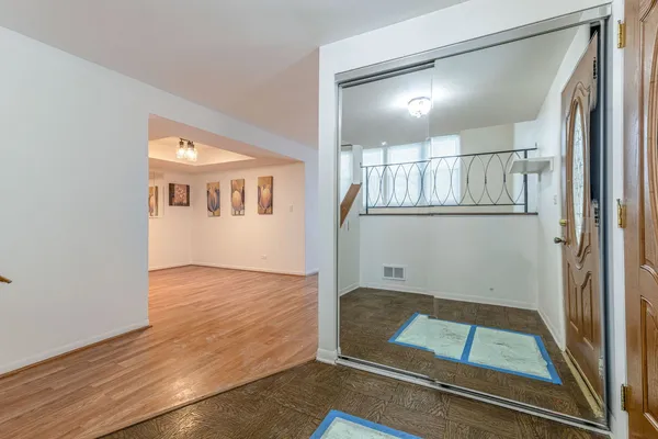 $2,800 | 9260 Dee Road, Des Plaines, IL 60016