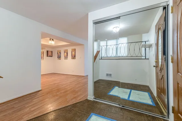 $2,999 | 9260 Dee Road, Des Plaines, IL 60016