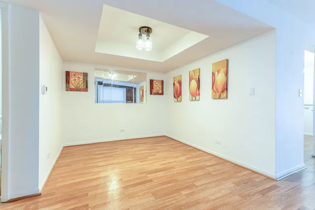 $2,999 | 9260 Dee Road, Des Plaines, IL 60016