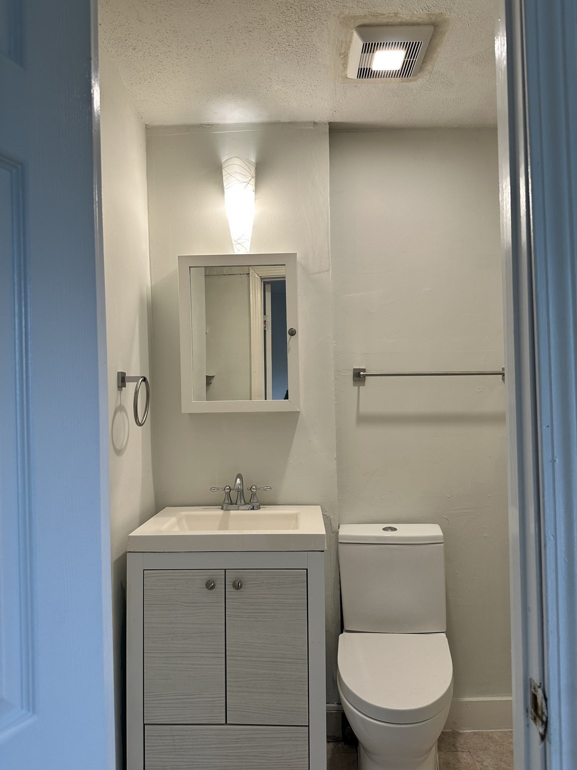 157 Union Street, Unit 2 Walpole, MA 02032 - Photo 8 of 22 Gallery Image 8