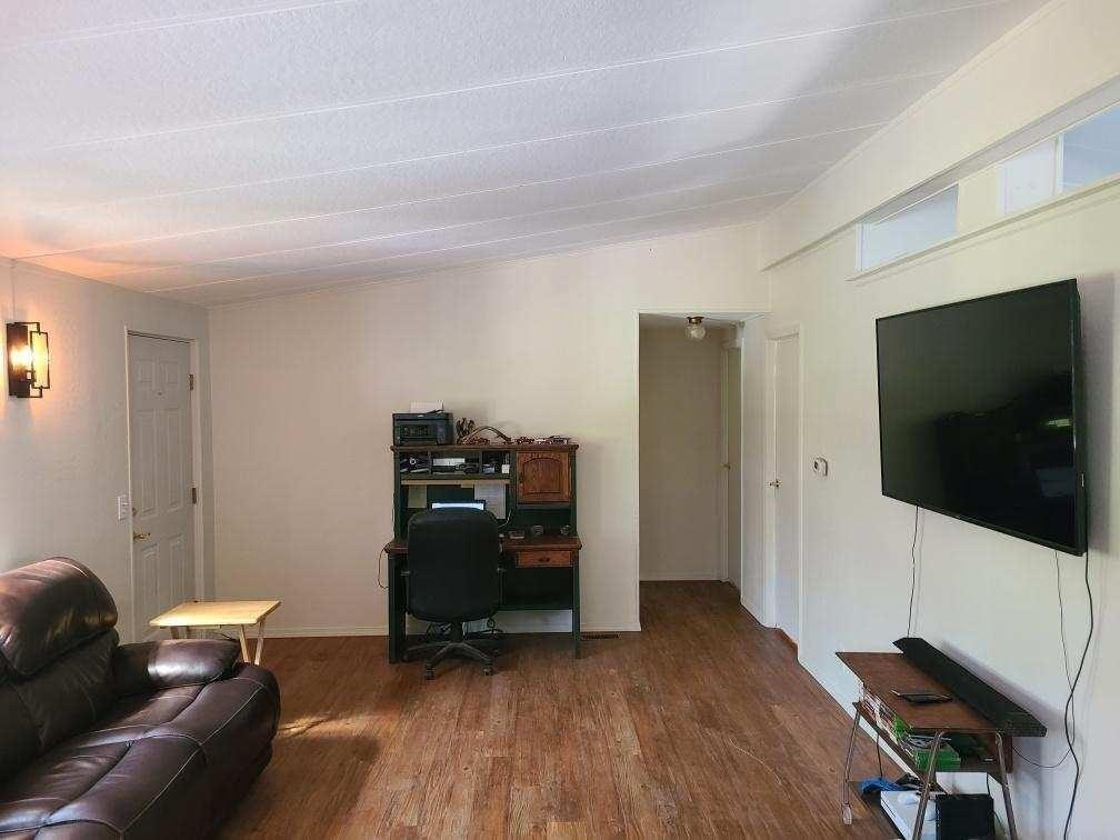 495 O Brien Road O'Brien, OR 97534 - Photo 4 of 14 Living room (002)