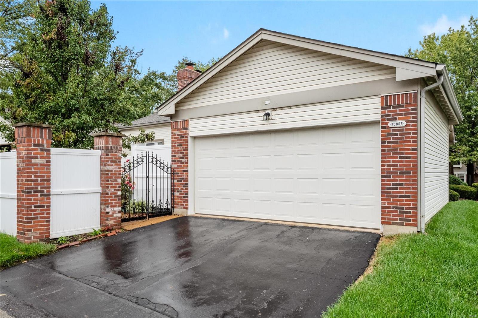 15806 Thomas Ridge Court Chesterfield, MO 63017 - Photo 3 of 35