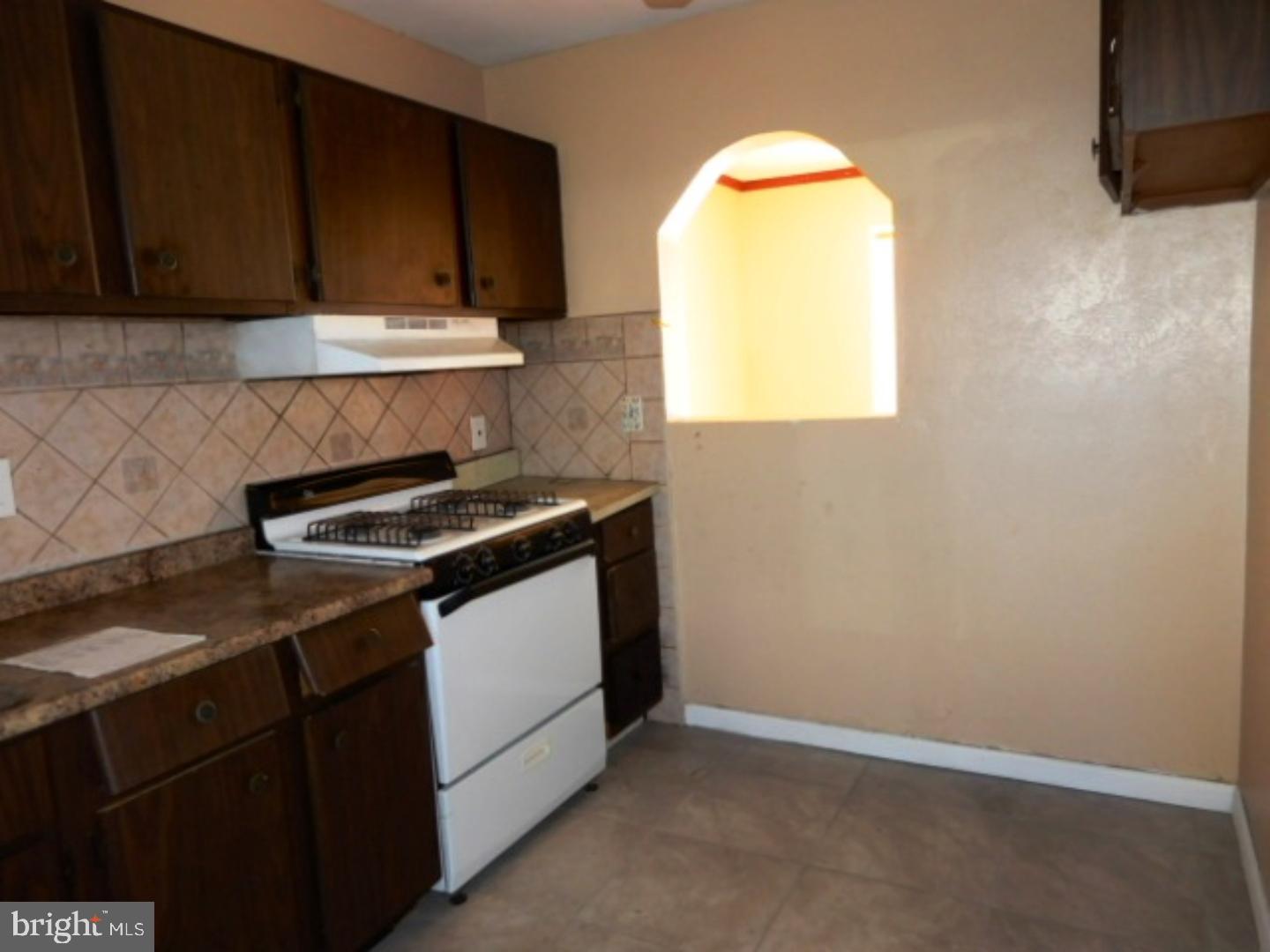 488 Fairfield Road East Windsor, NJ 08520 - Photo 2 of 25 Gallery Image 2