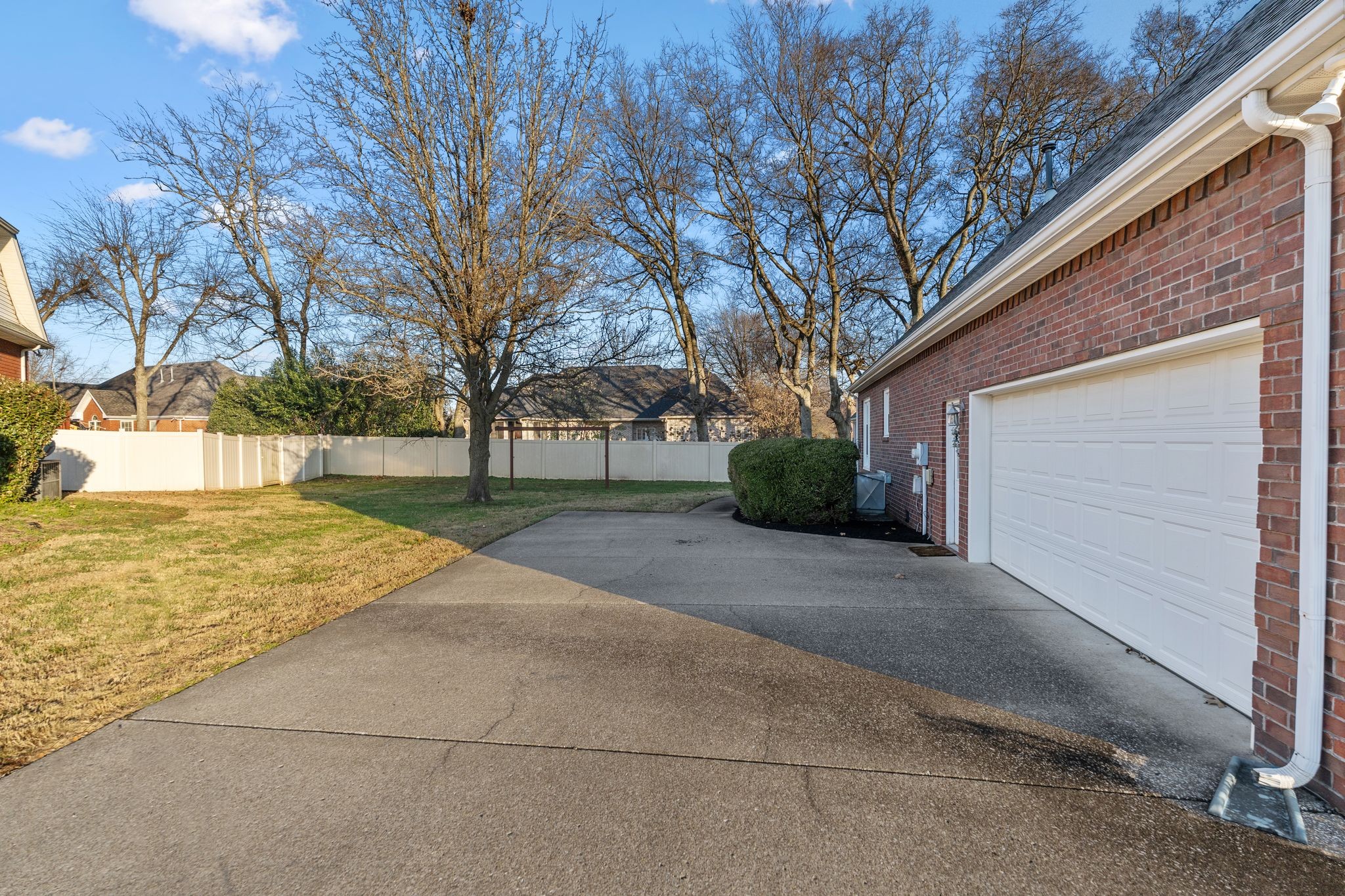 2402 Verona Place Murfreesboro, TN 37130 - Photo 40 of 41 a view of yard with tree