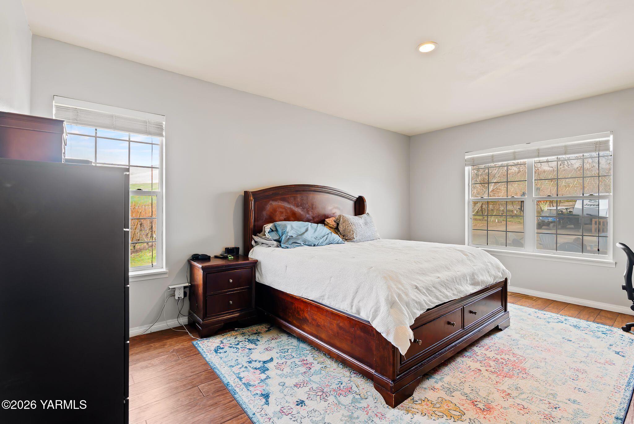 321 Gangl Road Wapato, WA 98951 - Photo 44 of 54 a large bed sitting in a bedroom next to a window