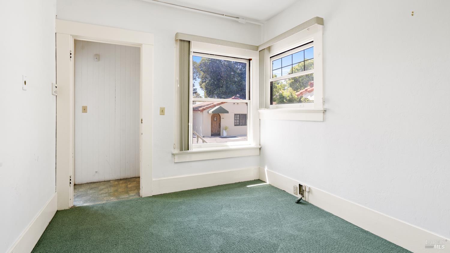 563 Jefferson Street Napa, CA 94559 - Photo 22 of 55 a view of small space with wooden floor and windows