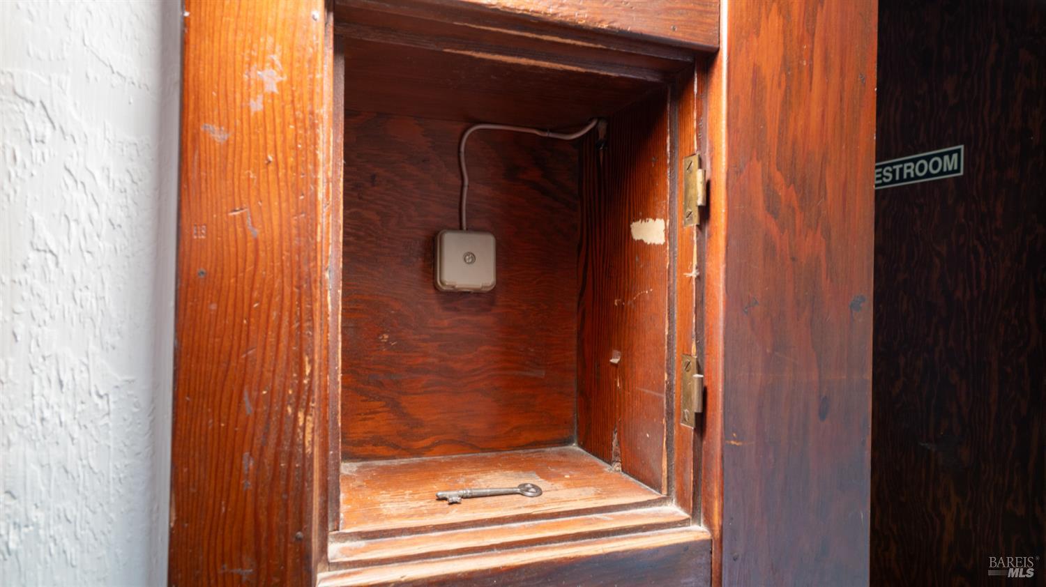 563 Jefferson Street Napa, CA 94559 - Photo 27 of 55 a bathroom with a glass shower door and a window