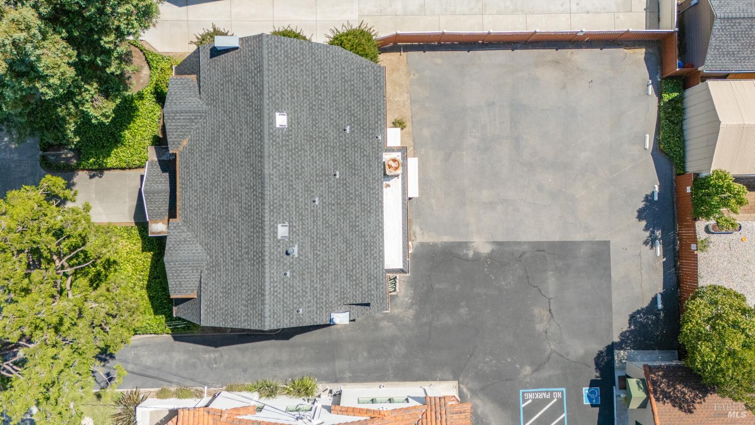 563 Jefferson Street Napa, CA 94559 - Photo 47 of 55 a bathroom with a shower and a mirror